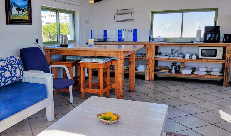 Kitchen area with dining table